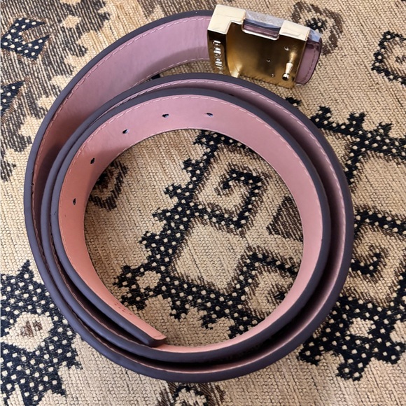 LV M-L or CD S-M UNISEX Fashionable Belt Fits
In excellent condition SEND OFFERS - Picture 7 of 13